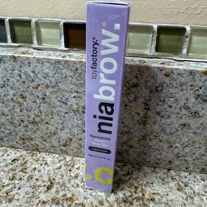 Toy Factory Nia Brow Niacinamide Serum Brow Gel